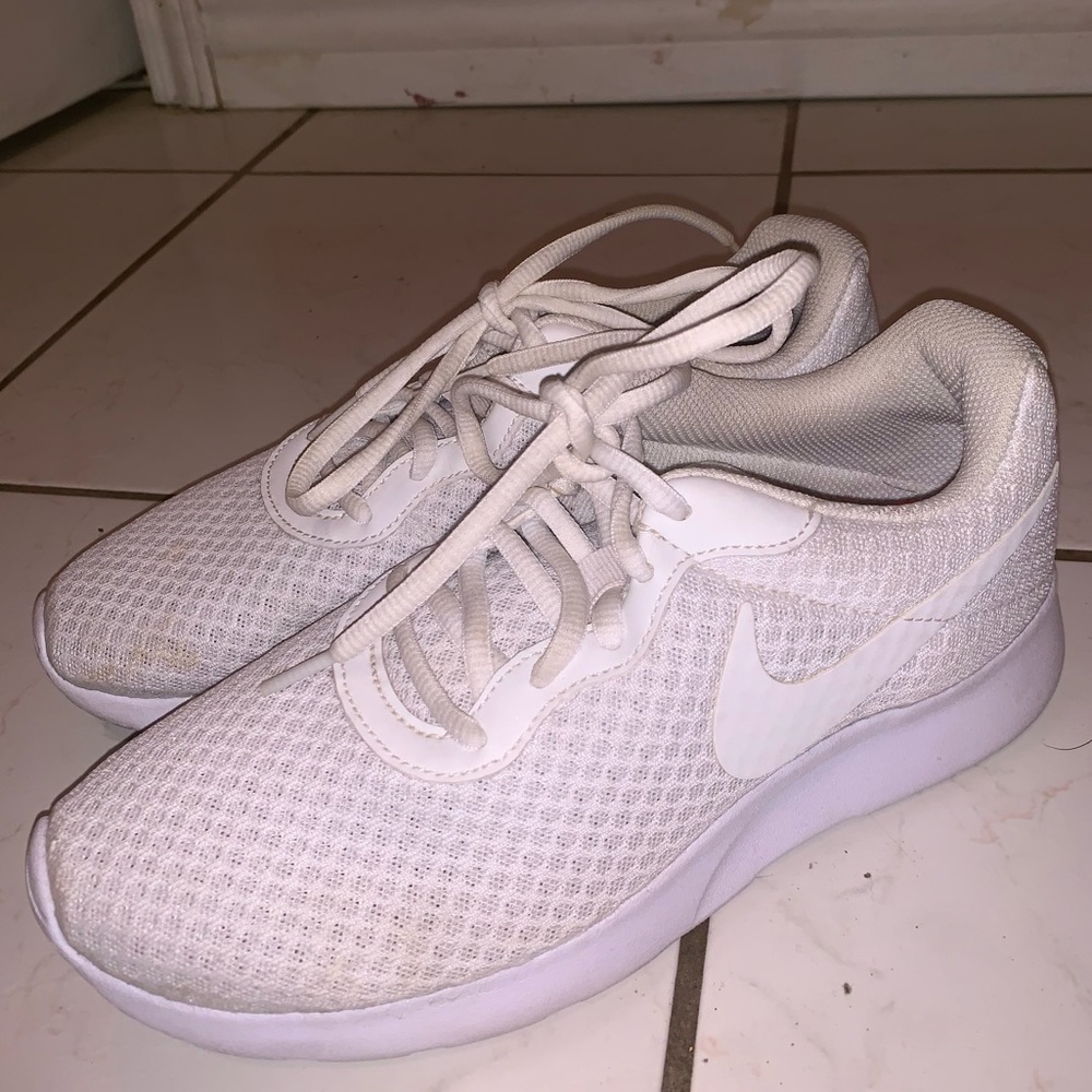 Nike Tanjun